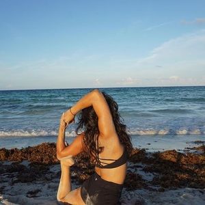 LULULEMON BLK Size 6  SPORTSBRA